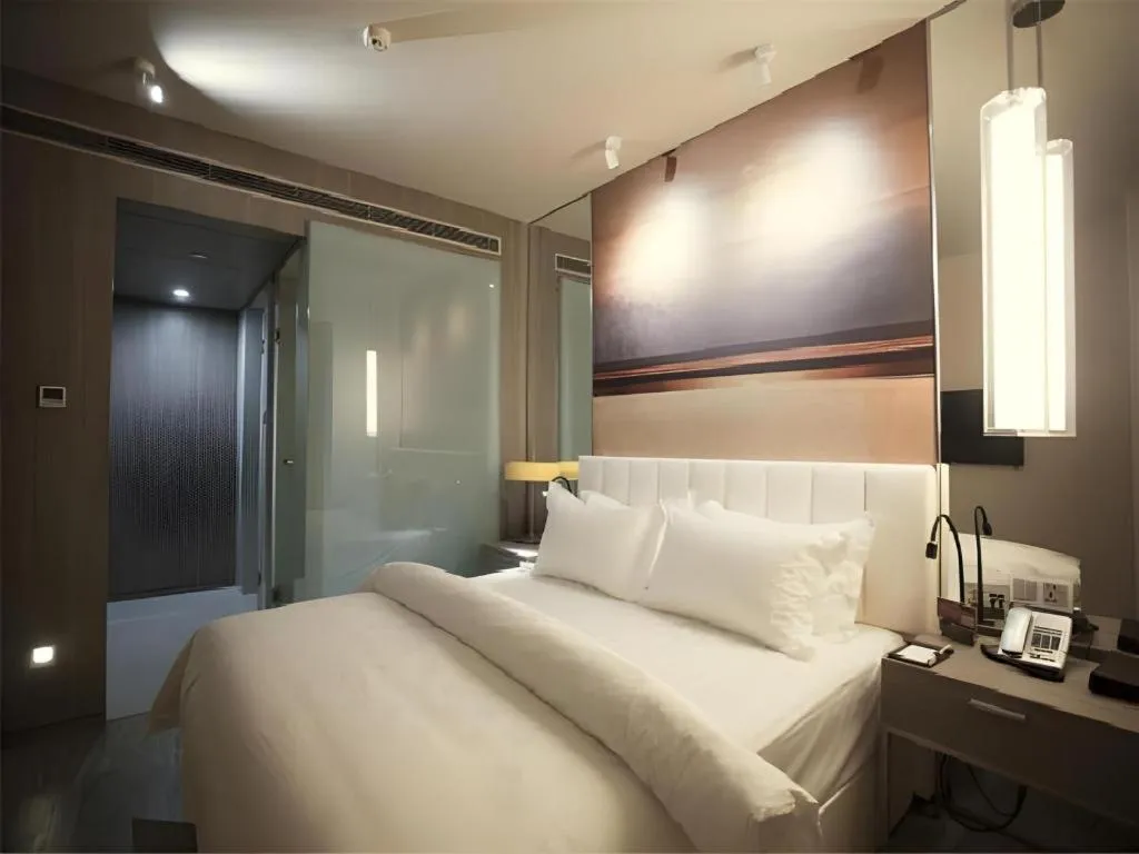 Bed in Jinjiang Metropolo Hotel Hangzhou Xiasha Jinsha Lake