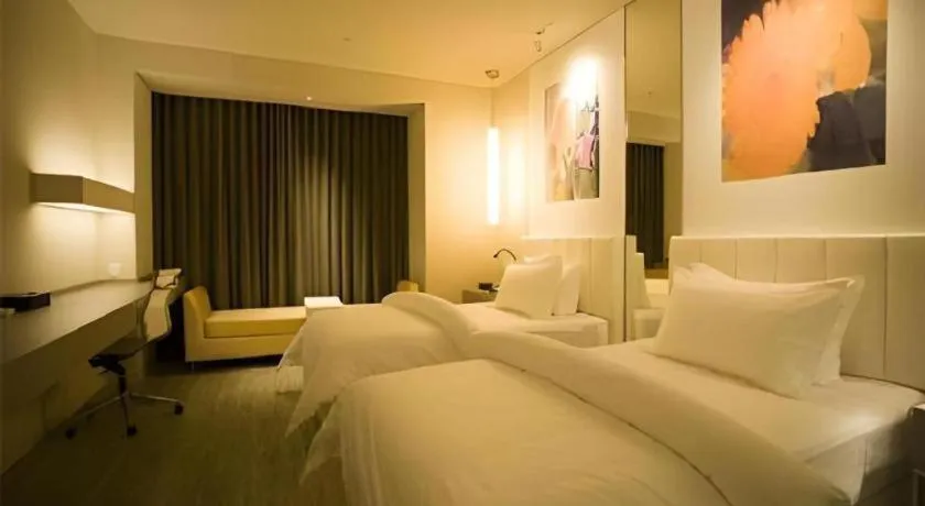 Bed in Jinjiang Metropolo Hotel Hangzhou Xiasha Jinsha Lake