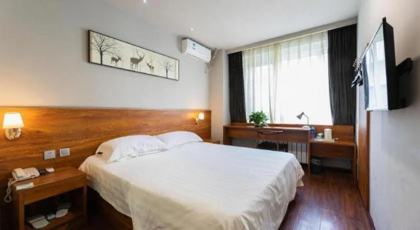 Bed in Jinjiang Inn Style Tianjin Wuqing Traditional Chinese Medical Hospital