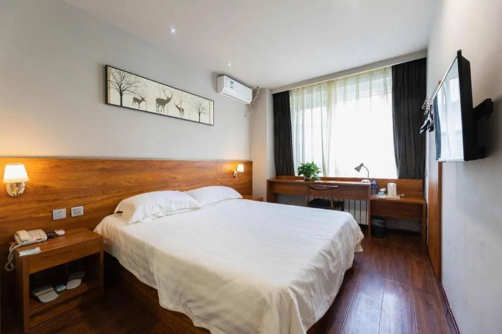 Bed in Jinjiang Inn Style Tianjin Wuqing Traditional Chinese Medical Hospital