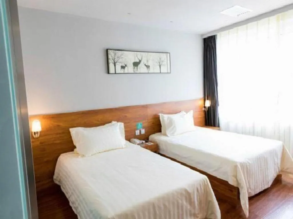 Bed in Jinjiang Inn Style Tianjin Wuqing Traditional Chinese Medical Hospital