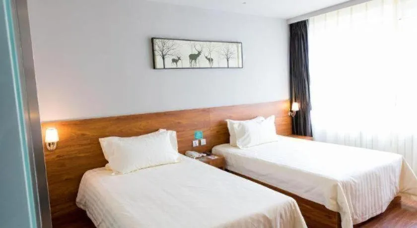 Bed in Jinjiang Inn Style Tianjin Wuqing Traditional Chinese Medical Hospital