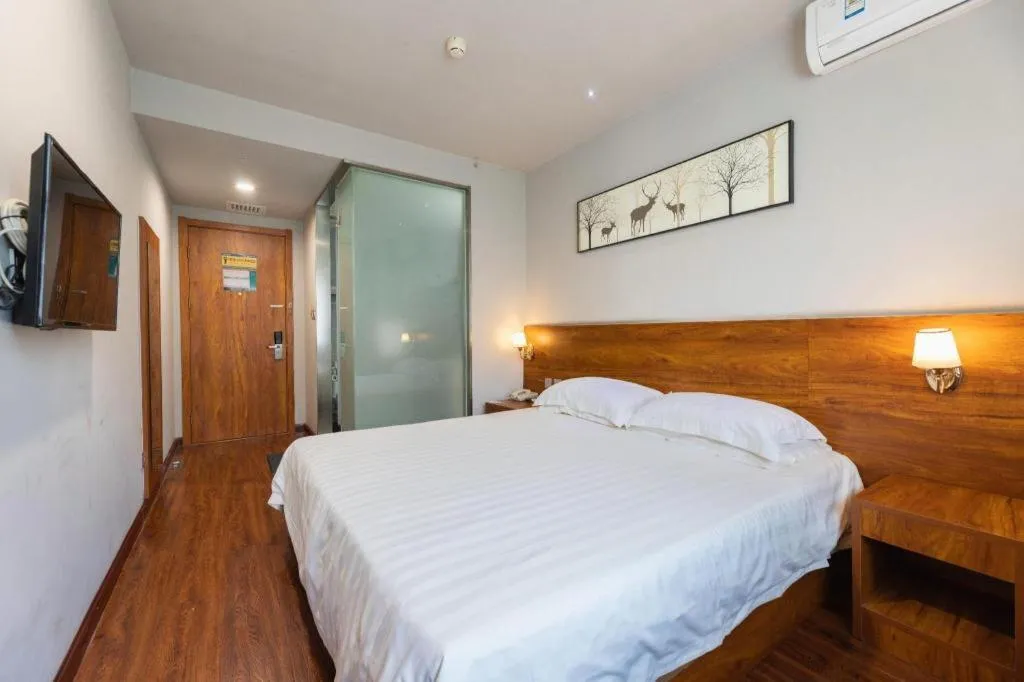 Bed in Jinjiang Inn Style Tianjin Wuqing Traditional Chinese Medical Hospital