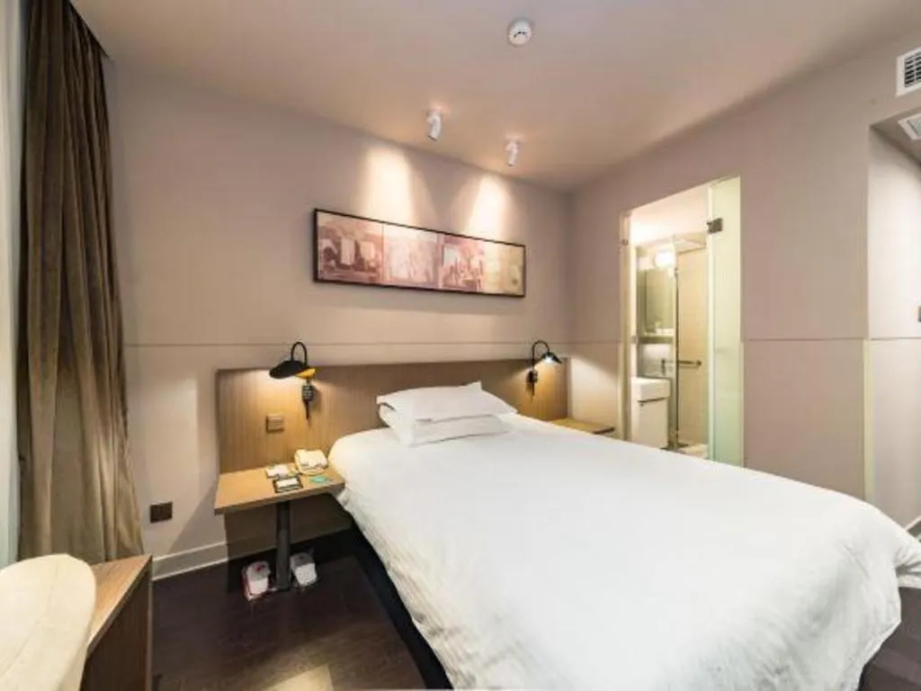 Bed in Jinjiang Inn Select Yancheng Oufeng Hua Street Julong Lake