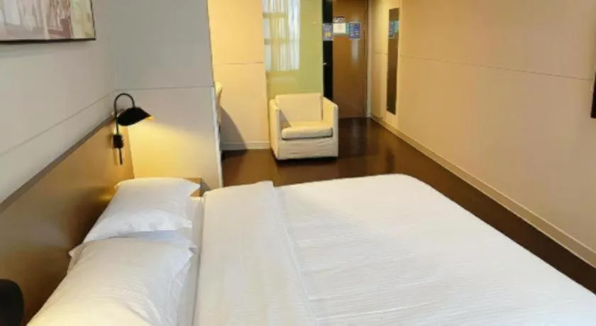 Bed in Jinjiang Inn Select Yancheng Oufeng Hua Street Julong Lake