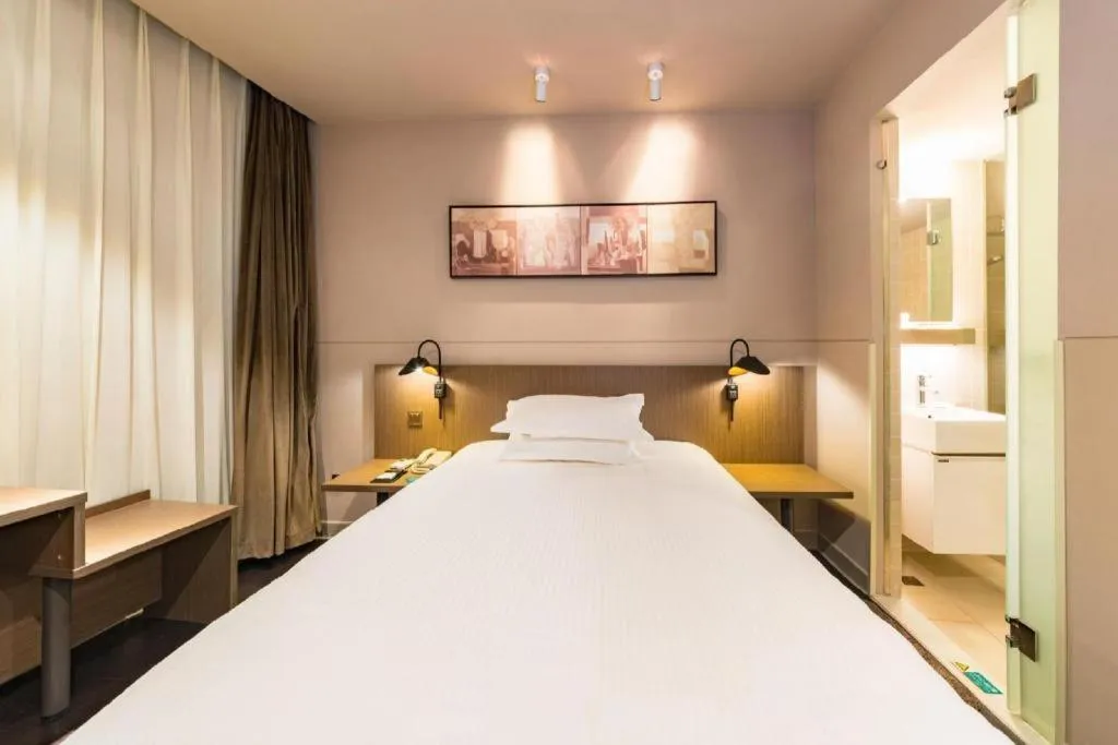 Bed in Jinjiang Inn Select Yancheng Oufeng Hua Street Julong Lake
