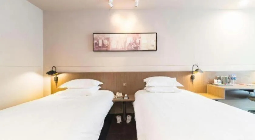 Bed in Jinjiang Inn Select Yancheng Oufeng Hua Street Julong Lake