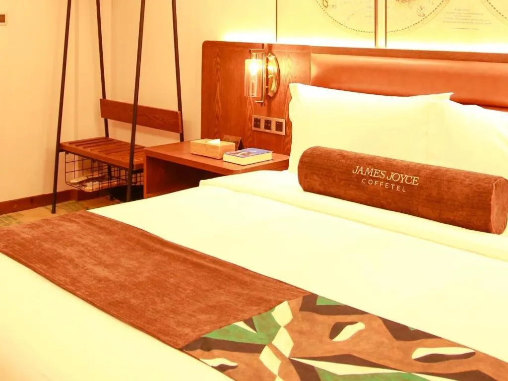 Bed in James Joyce Coffetel Harbin Railway Station Songlei Yuanda Pedestrian Street
