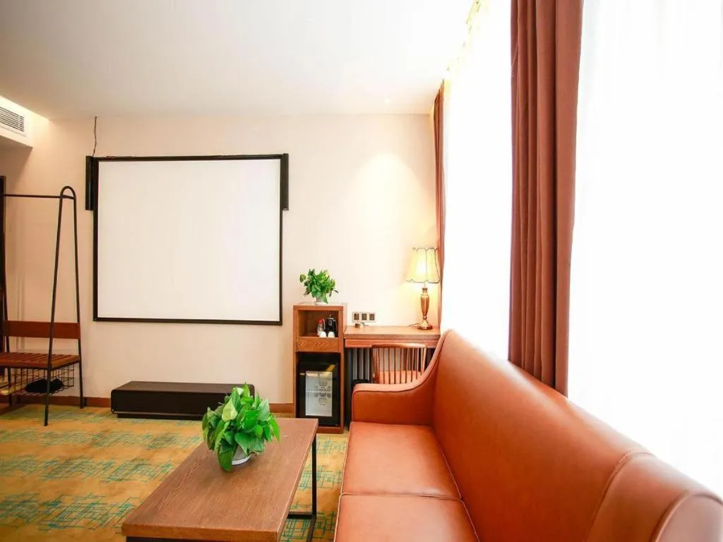 James Joyce Coffetel Harbin Railway Station Songlei Yuanda Pedestrian Street