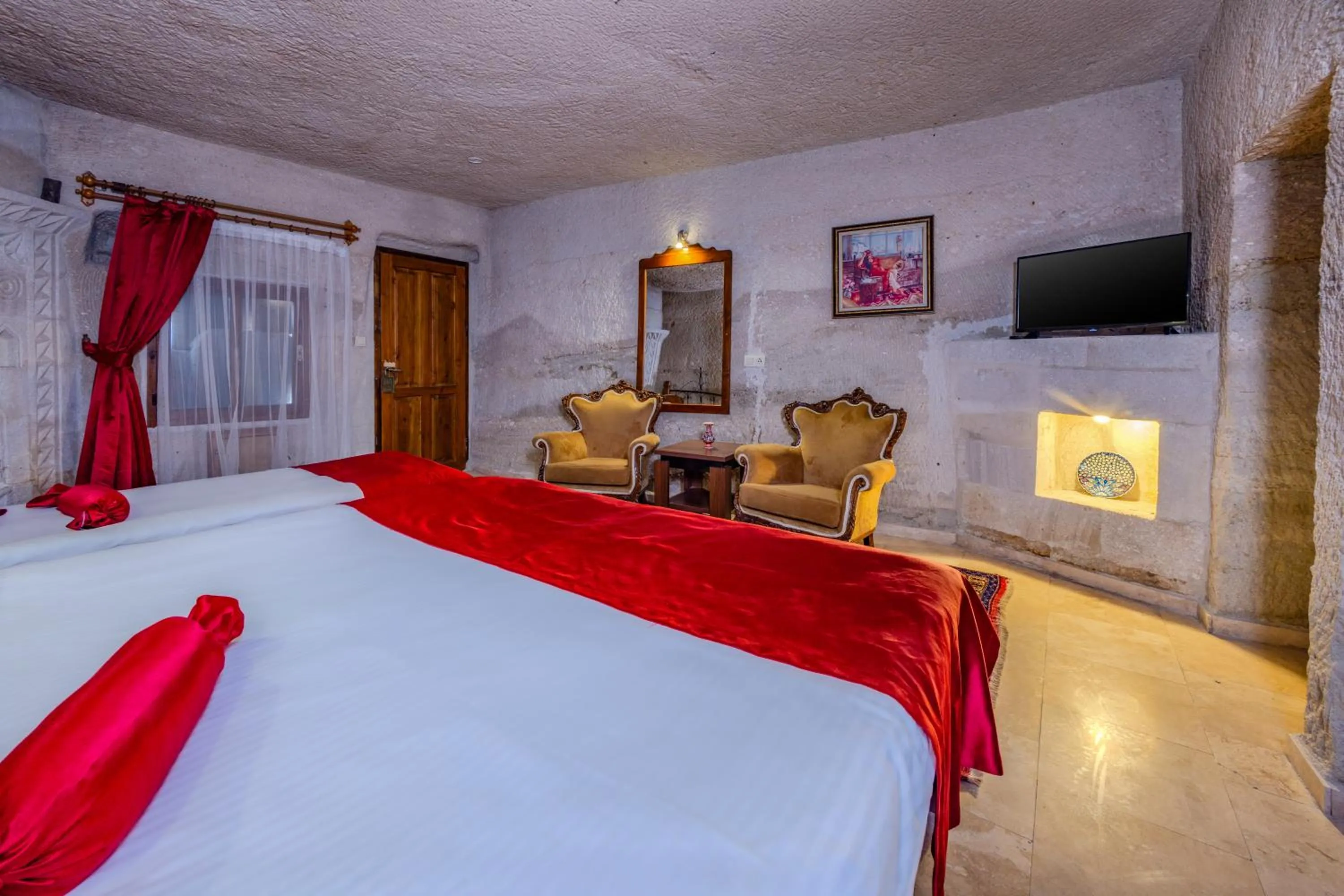 Photo of the whole room, Bed in Onur Cave Cappadocia