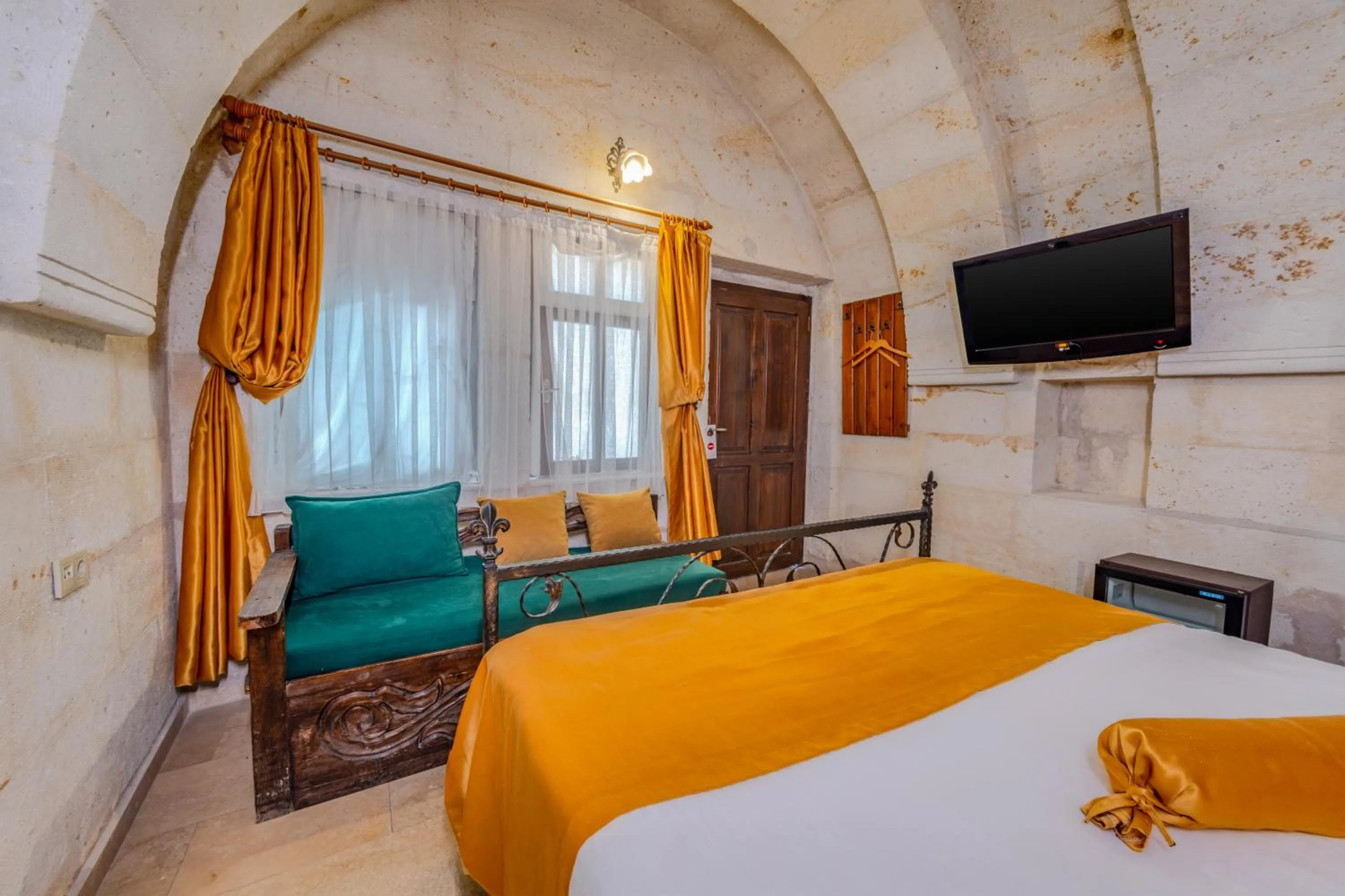 Photo of the whole room, Bed in Onur Cave Cappadocia
