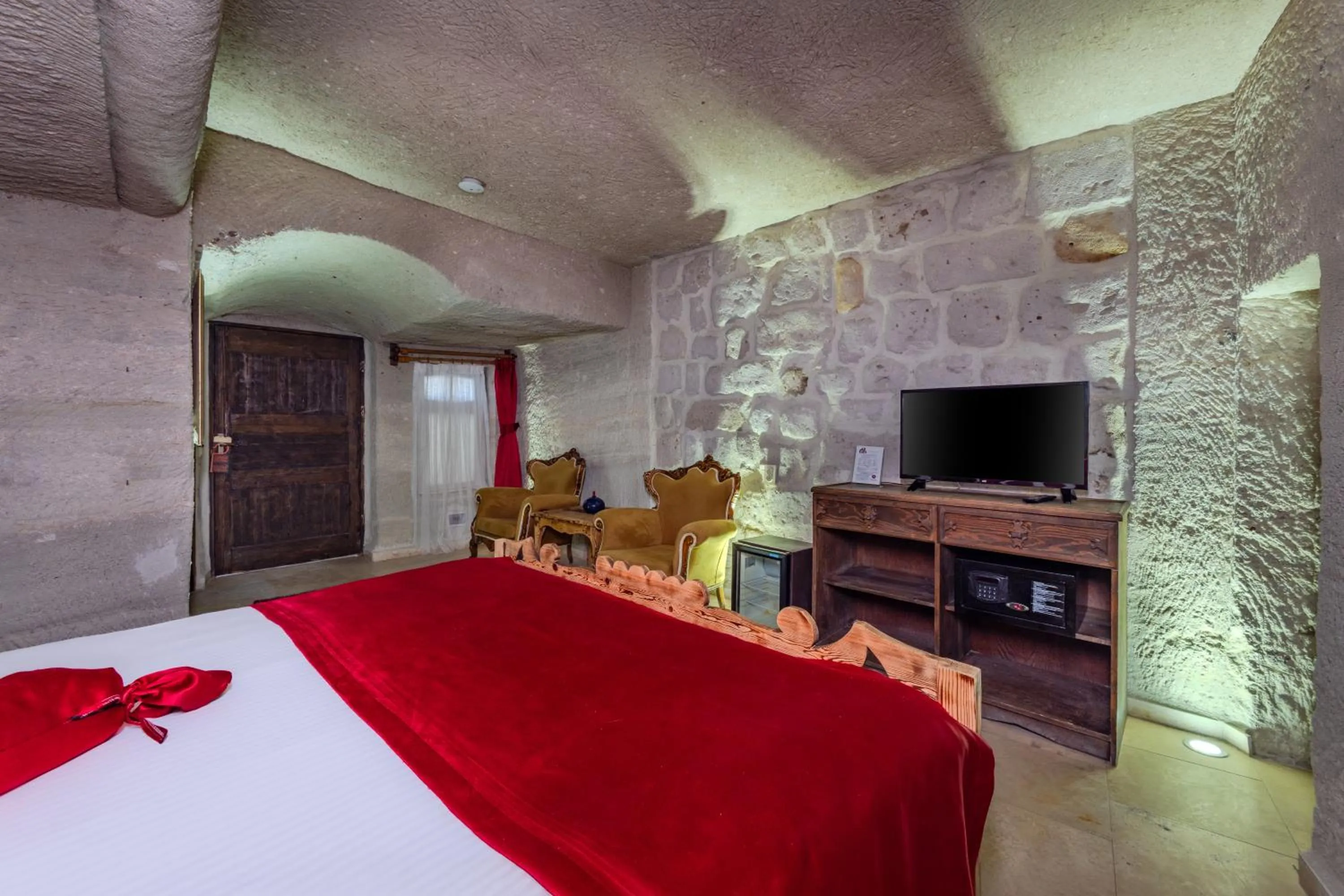 Photo of the whole room, Bed in Onur Cave Cappadocia