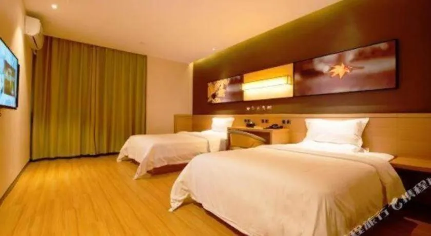 Bed in IU Hotel Nanchang West Railway Metro Station