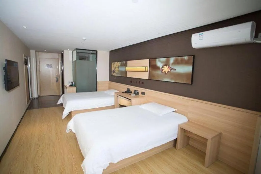 Bed in IU Hotel Nanchang West Railway Metro Station