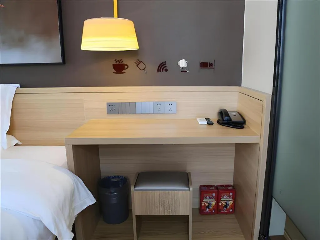 Bed in IU Hotel Nanchang West Railway Metro Station