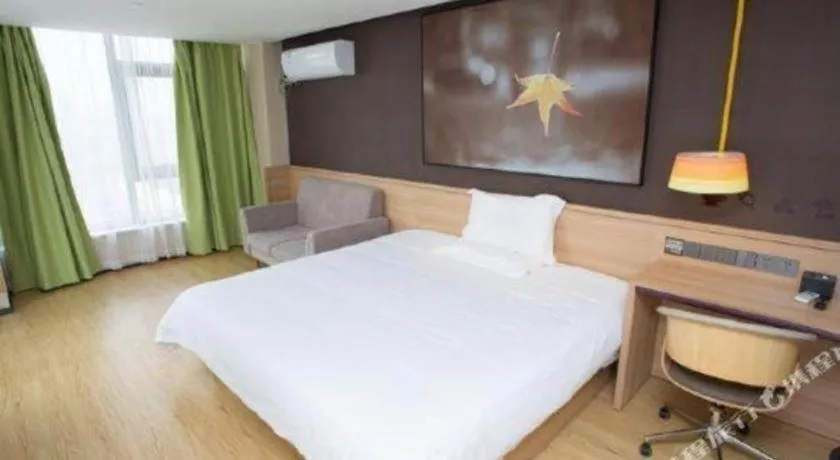 Bed in IU Hotel Nanchang West Railway Metro Station