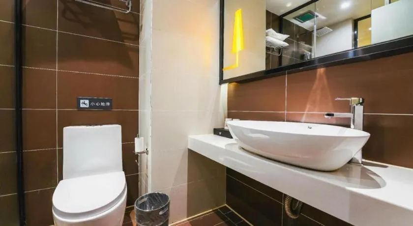 IU Hotel Nanchang West Railway Metro Station