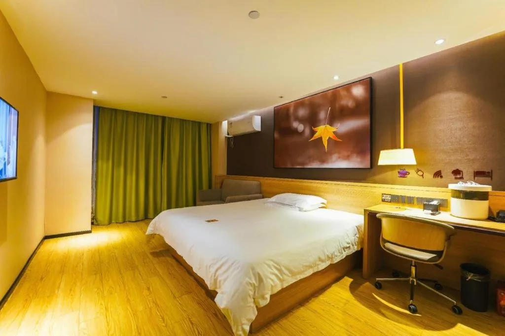 Bed in IU Hotel Nanchang West Railway Metro Station