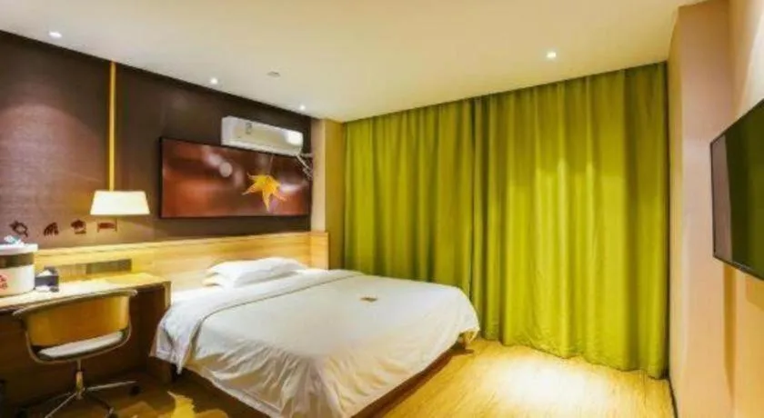 Bed in IU Hotel Nanchang West Railway Metro Station