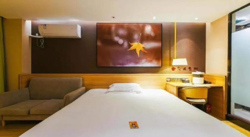 Bed in IU Hotel Nanchang West Railway Metro Station