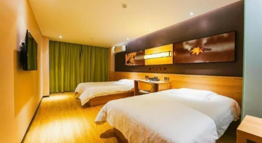 Bed in IU Hotel Nanchang West Railway Metro Station