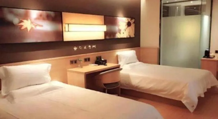 Bed in IU Hotel Nanchang West Railway Metro Station