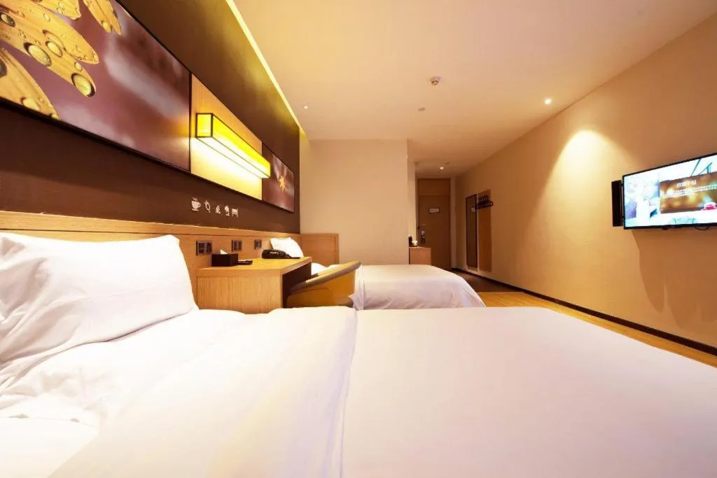 Bed in IU Hotel Nanchang West Railway Metro Station