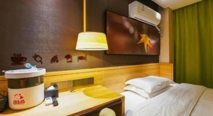 Bed in IU Hotel Nanchang West Railway Metro Station