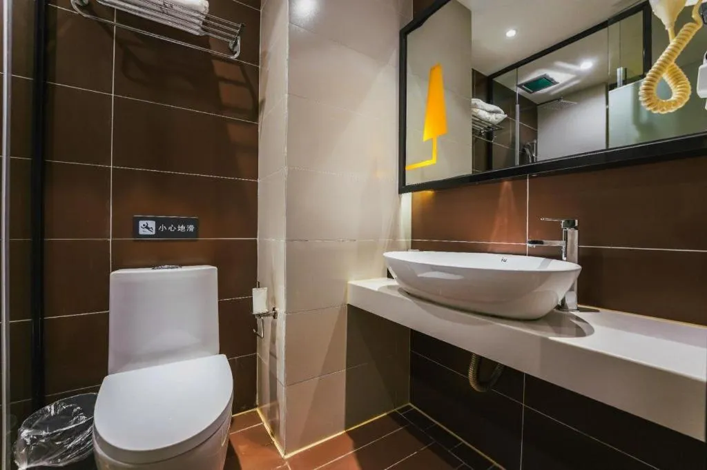 IU Hotel Nanchang West Railway Metro Station