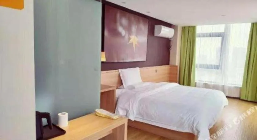 Bed in IU Hotel Nanchang West Railway Metro Station