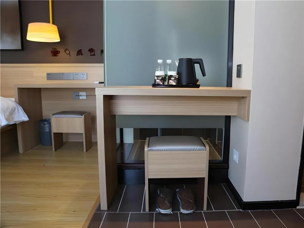 IU Hotel Nanchang West Railway Metro Station