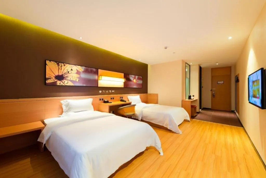 Bed in IU Hotel Nanchang West Railway Metro Station