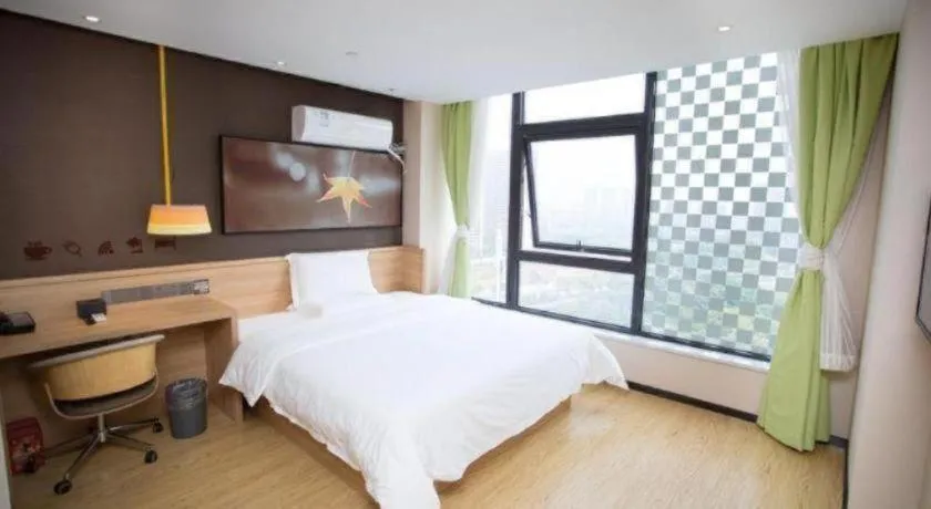 Bed in IU Hotel Nanchang West Railway Metro Station