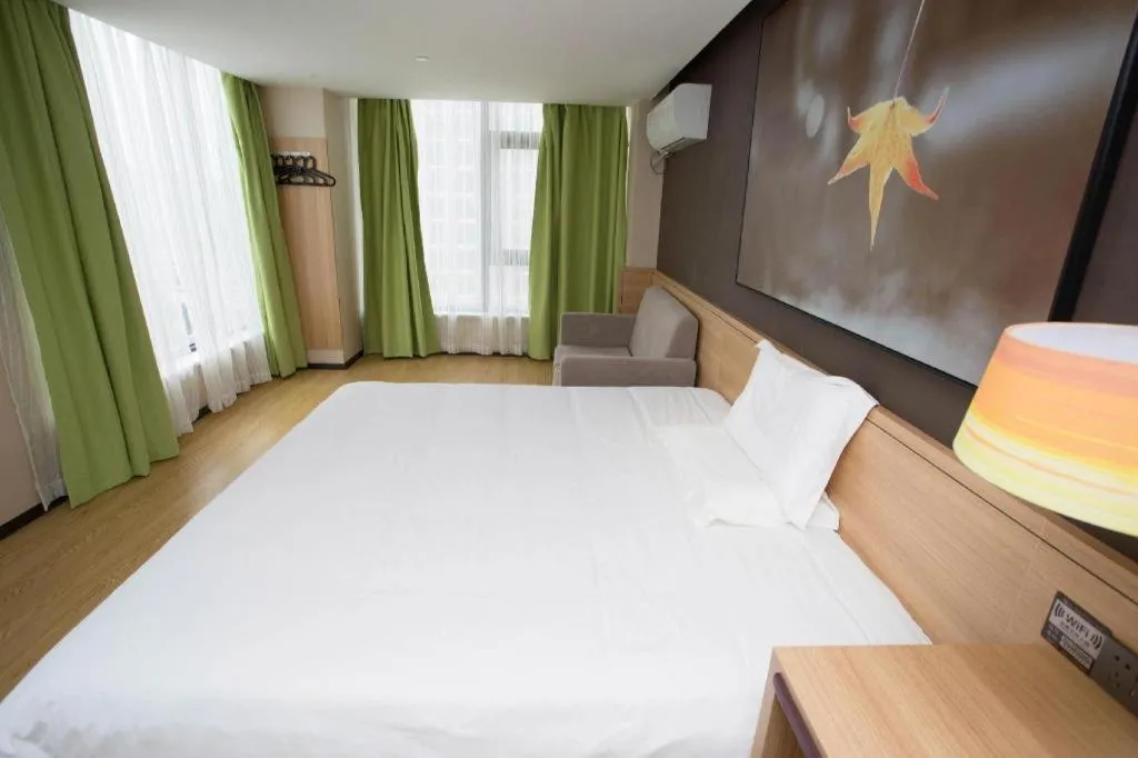 Bed in IU Hotel Nanchang West Railway Metro Station