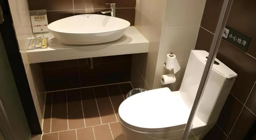 IU Hotel Nanchang West Railway Metro Station