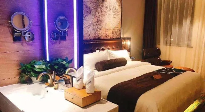 Bed in James Joyce Coffetel Chengdou Wuqing Wanda Plaza