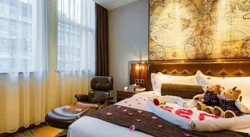 Bed in James Joyce Coffetel Chengdou Wuqing Wanda Plaza