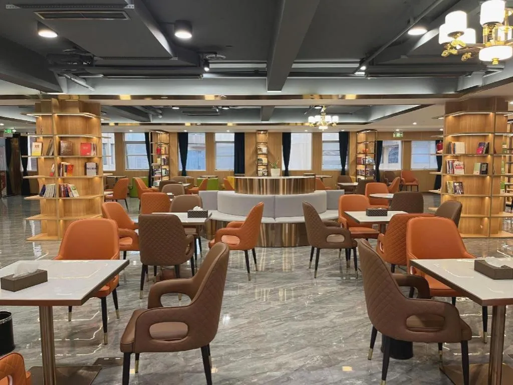 James Joyce Coffetel Chengdou Wuqing Wanda Plaza