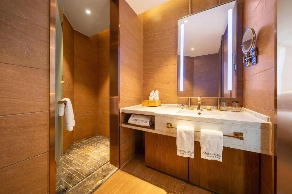 James Joyce Coffetel Chengdou Wuqing Wanda Plaza