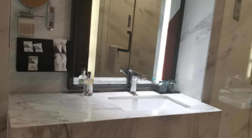 Borrman Hotel Hechi Bama Central Cultural Plaza