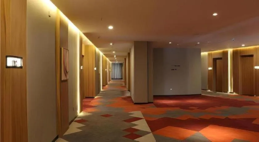 Borrman Hotel Hechi Bama Central Cultural Plaza