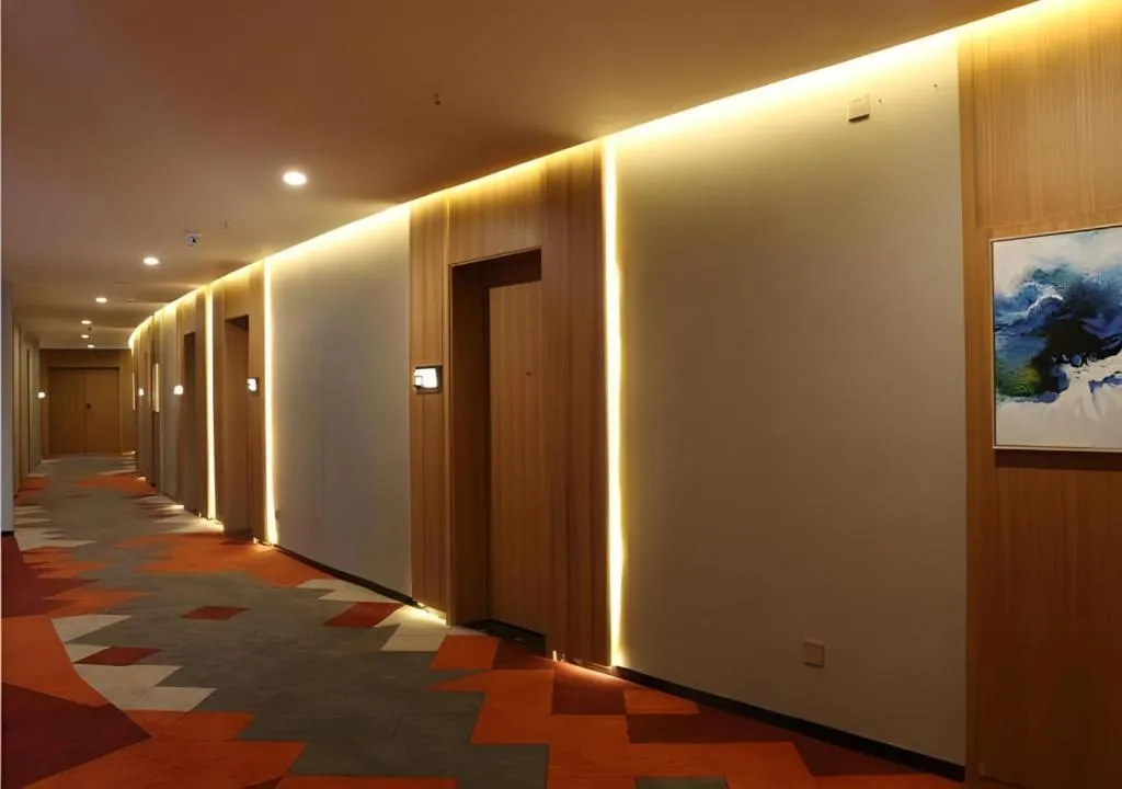 Borrman Hotel Hechi Bama Central Cultural Plaza