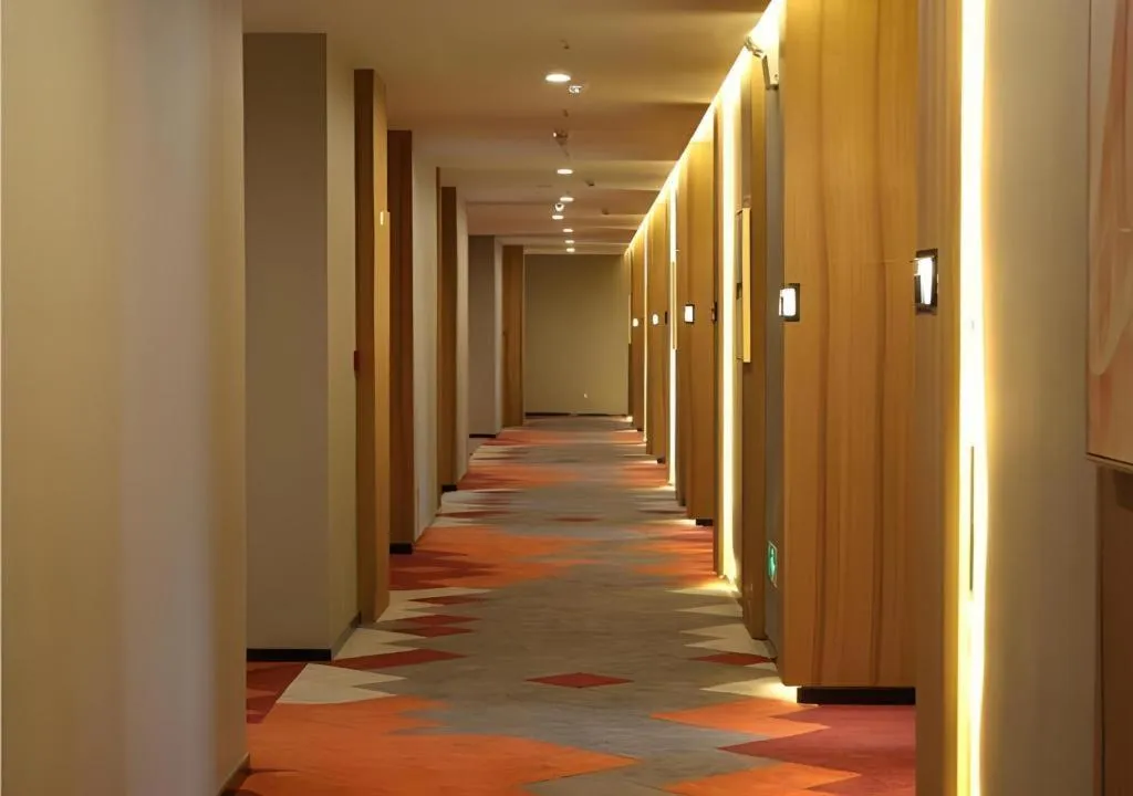 Borrman Hotel Hechi Bama Central Cultural Plaza