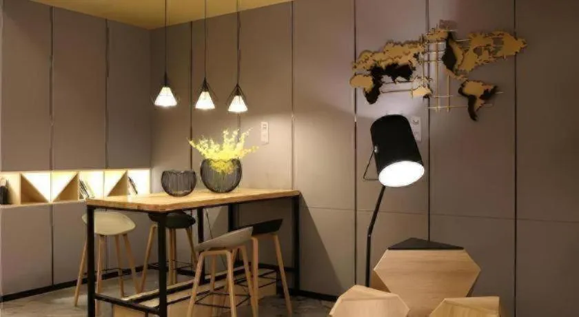 Borrman Hotel Hechi Bama Central Cultural Plaza