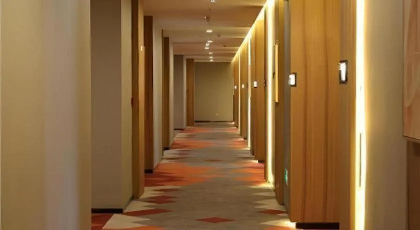 Borrman Hotel Hechi Bama Central Cultural Plaza