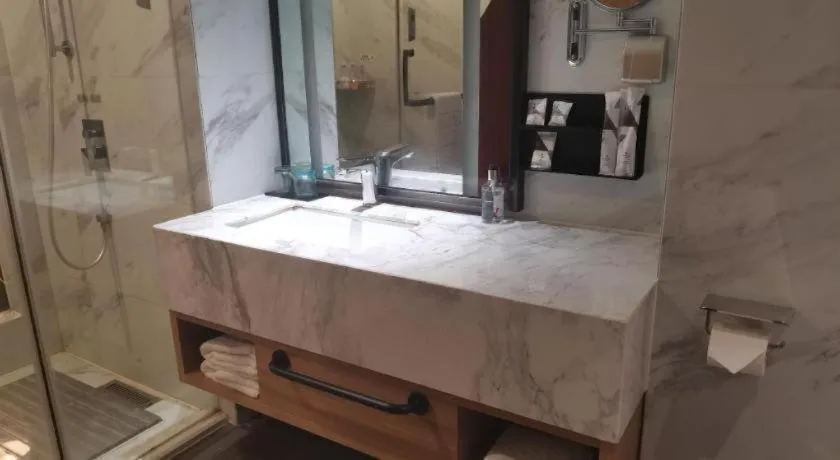 Borrman Hotel Hechi Bama Central Cultural Plaza