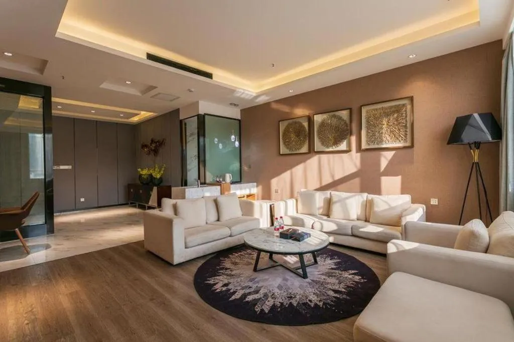 Borrman Hotel Hechi Bama Central Cultural Plaza