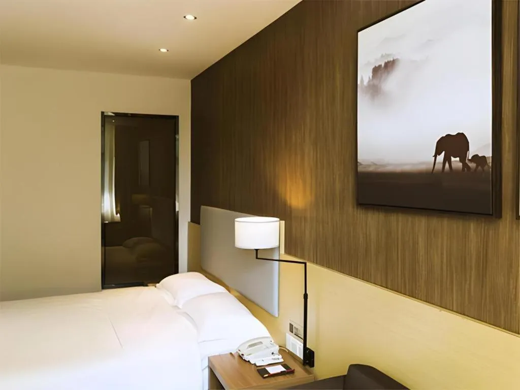 Bed in Jtour Inn Suizhou Yanhe Avenue