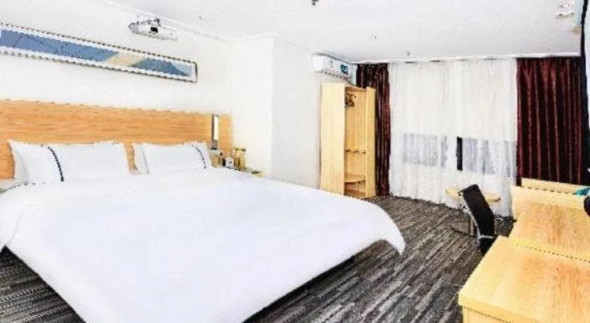 Bed in City Comfort Inn Guangzhou Zengcheng Wanda Plaza Metro Station