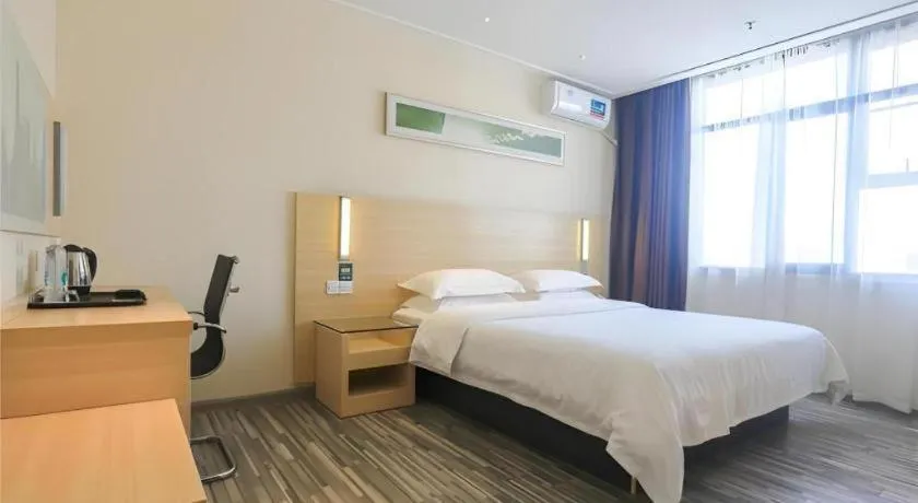 Bed in City Comfort Inn Guangzhou Zengcheng Wanda Plaza Metro Station